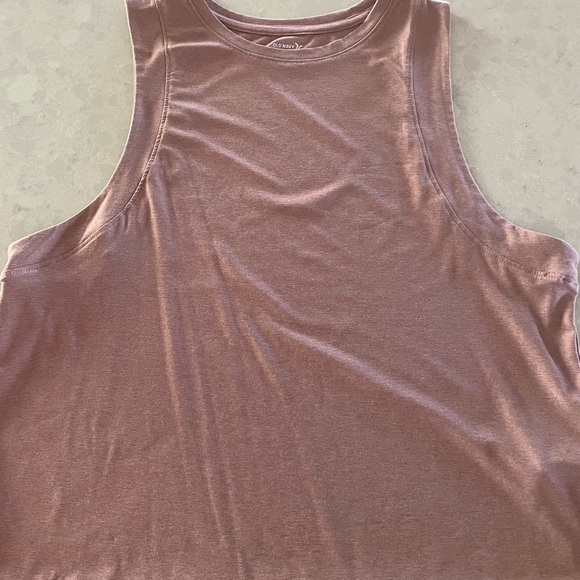 Old Navy Warm Taupe Split Hem T-Shirt - Picture 3 of 5